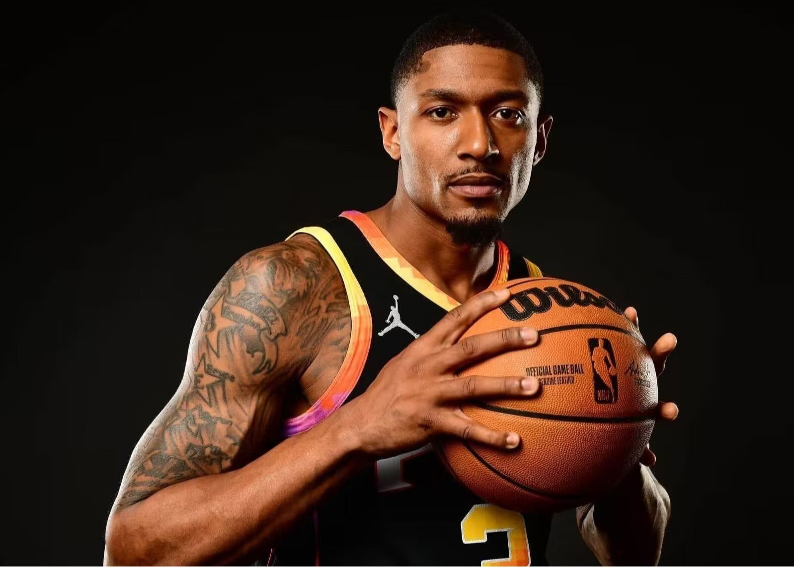 开云体育网址-美记：太阳已讨论买断比尔的可能性，湖人、热火和快船有意签下他