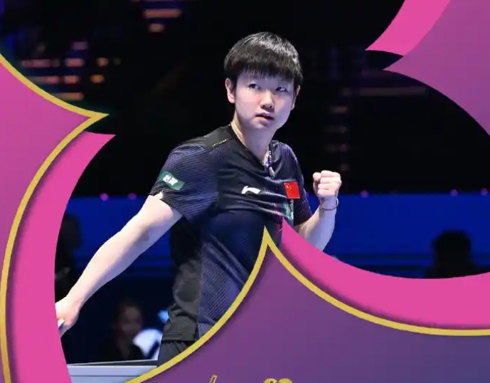 开云体育入口-夺冠合影，孙颖莎一瘸一拐，无法走下高台阶，谁注意邱贻可举动|王楚钦|何卓佳|WTT重庆冠军赛|林诗栋|王曼昱_新浪新闻